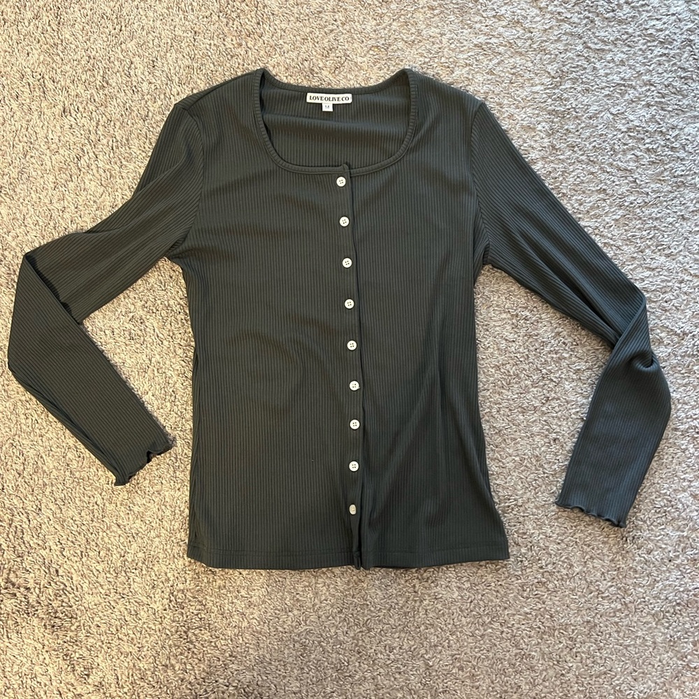 Love Olive Co Charcoal Button-Up Ribbed Top
